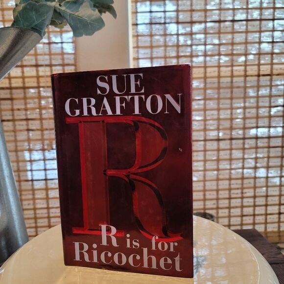 Sue Grafton - R is For Richochet - Picture 1 of 1
